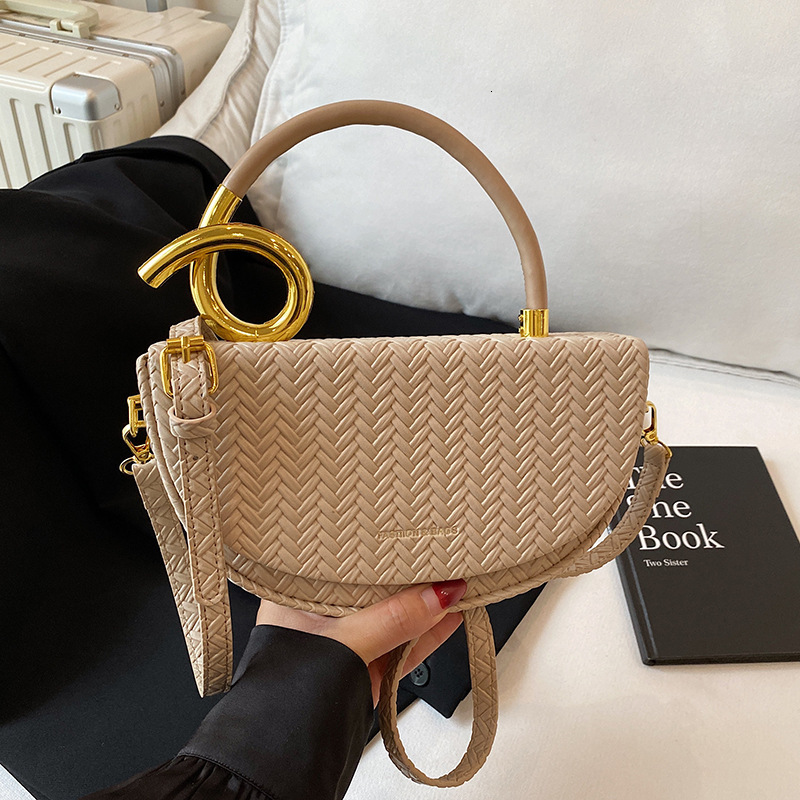 2025 New Fashion Trendy Single Shoulder Crossbody Saddle Light Luxury High-end Niche Personality Handheld Box Bag for Women ddmymoon