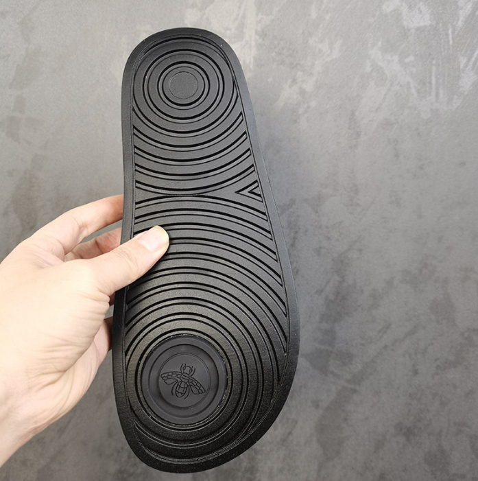 free shipping designer for man Slippers Flip-flops and slippers are casual fashionable for men to wear outside in summer