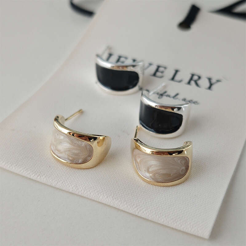 DHcollections Glazed Arc-Shaped Earrings for Women, Niche Design, Simple and Elegant, Versatile, Light , High-End Feel, Stud Earrings, Ear Jewelry