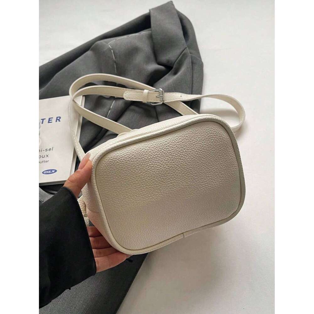 Fashion Joker pu waterproof fabric, letter pattern design, metal pendant decoration design portable square bag, preparation of p