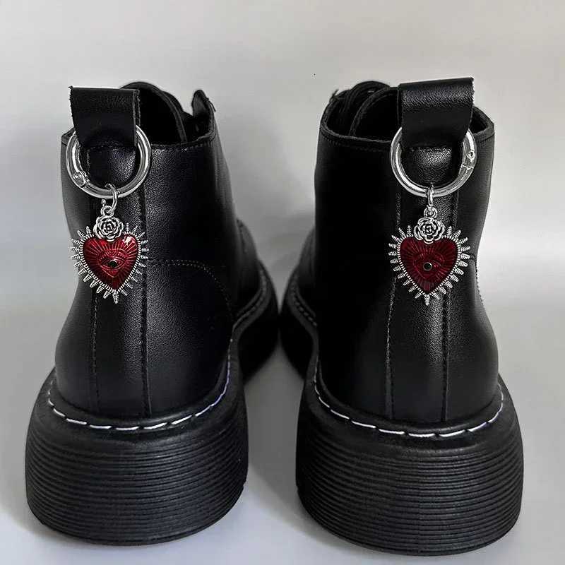 2pcs Metal Hollow Stars Hearts Pendant Boots Shoes Buckles Boots Decoration Party Pendant Fashion Shoe Accessories Shoe Charms W250811