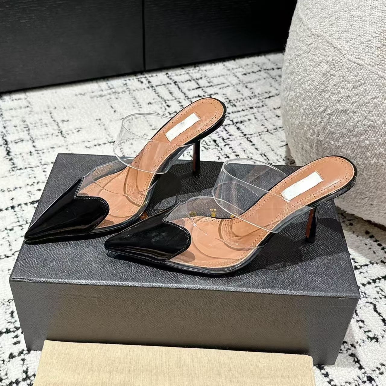 2025 Fashion heart shaped pointed patent leather designer sandals, fashionable party women's sexy high-heeled shoes 35-42-