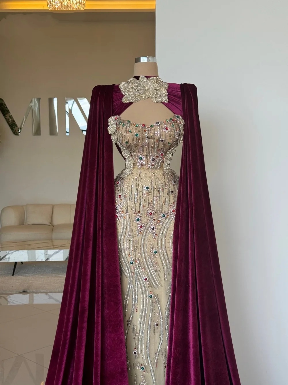 Luxury High Neck Celebrity Evening Dresses Customized Crystal Rhinestones Prom Dresses Appliques Floor Length Party Formal Gowns