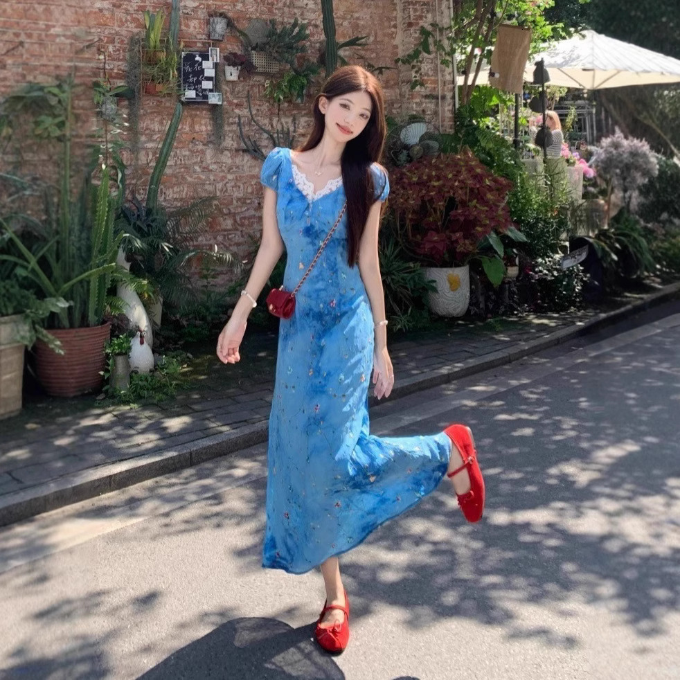 2025 Summer New Women's French Style Flower V-neck Short trend Sleeve Dress Resort Style Tightening Waist Stunning A-line Long Dress New Designer