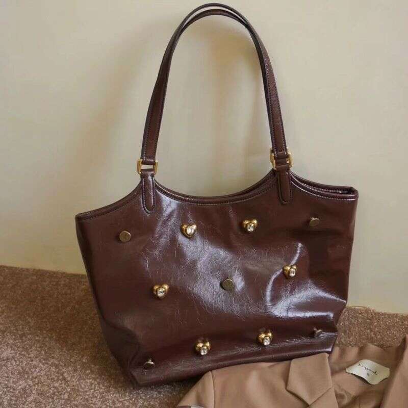 2024 New Large Capacity Women's Versatile Western One Shoulder Handbag Retro and Simple Style Commuting Tote Bag