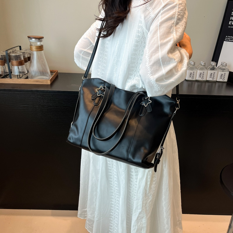 2025 Autumn women s New Women s bag Shoulder Bag Autumn Women s Large Capacity Bag Simple Soft Leather Commuter Handheld Underarm Bag Autumn New Desig