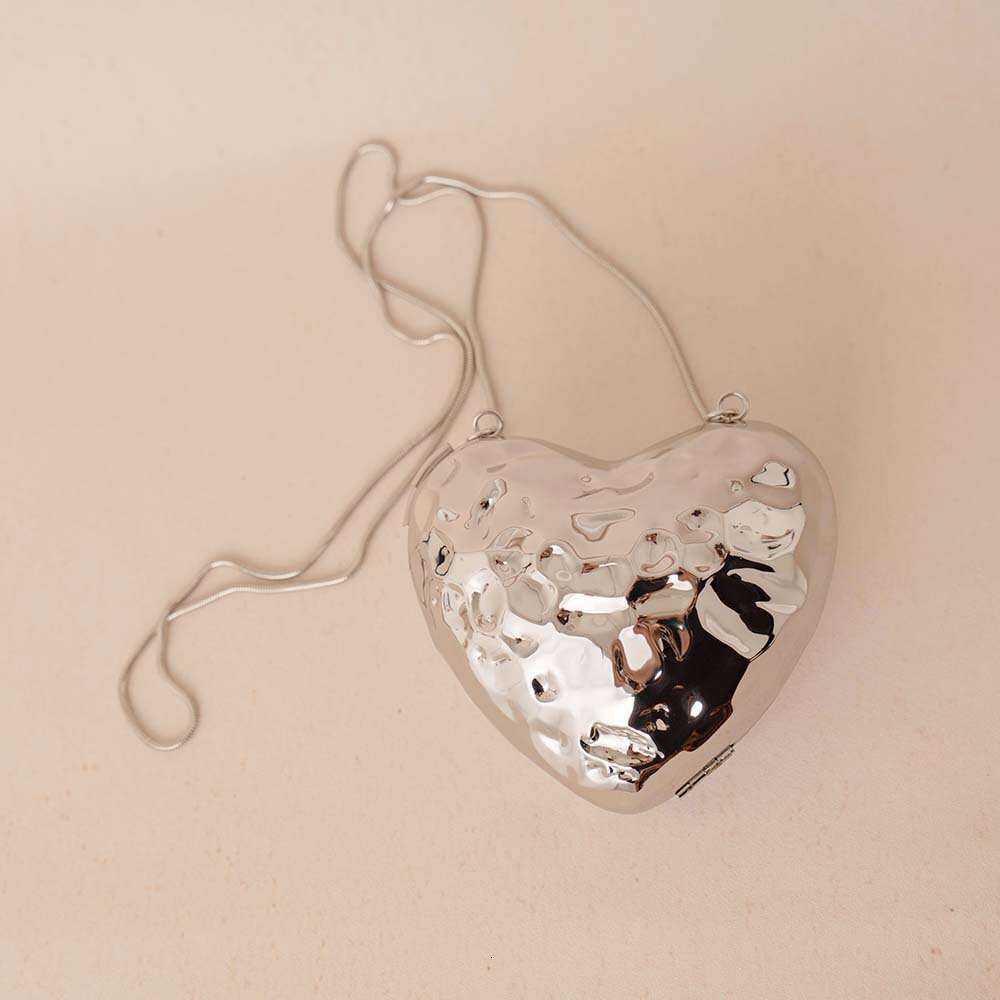 2024 Women's New Single Shoulder Crossbody Irregular Shell Iron Box Heart Fashion Evening Clutch Bag