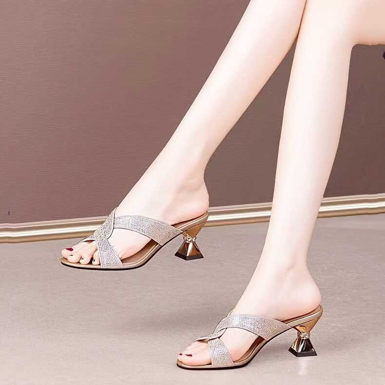 Temperament: Water Diamond Pearl Summer Women's Outerwear Sandals 2025 New One Word Belt Middle Heel Slippers, Women's Open toed Women'