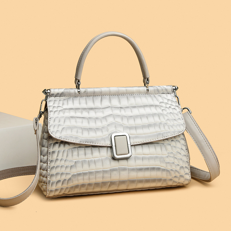 2025 autumn new handbag large capacity women's shoulder bag fashionable niche design simple commuting women's crossbody bag designer bag