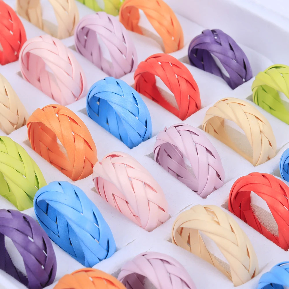 50 Pcs/Lot Handmade Mix Colorful Grass Weave Rings for Women Wholesale Jewelry Summer Beach Party Gifts 250807