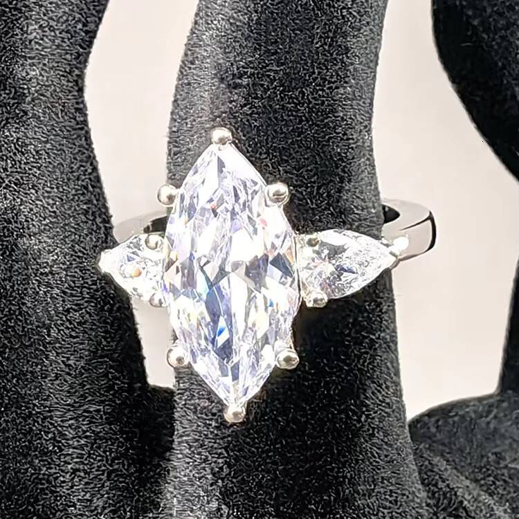 Factory Trendy Rhodium Plated S925 Silver Fine Jewelry Delicate Moissanite Three Stone Ring for Women Engagement Wedding Gift