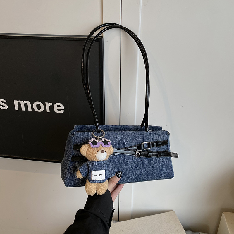 2025 Autumn New Niche Denim Handbag Women's Shoulder Bag Niche Design New Fashion Collage Color Block Armpit Bag Autumn New Designer Bag Women�