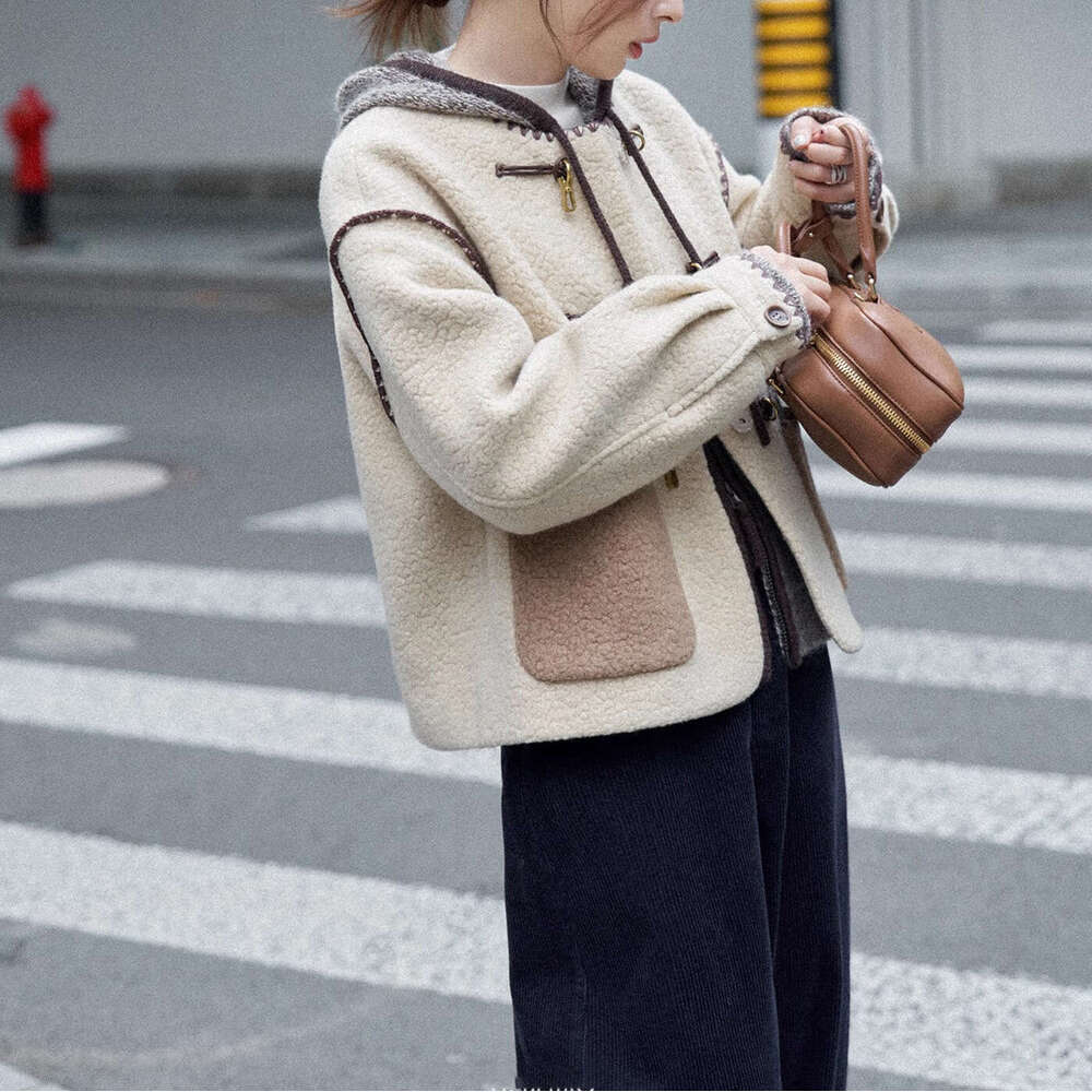 Short splicing hooded buttoned wool coat with multifunctional pocket