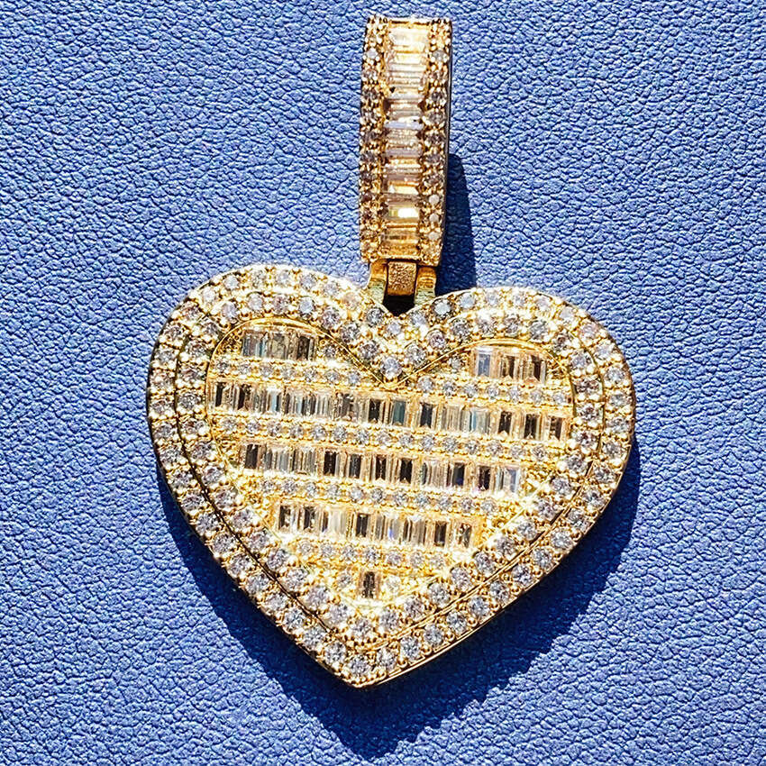 Iced Out VVS Inlaid D Color Moissanite Personalized Hip-Hop Accessories Versatile Necklace Pendant