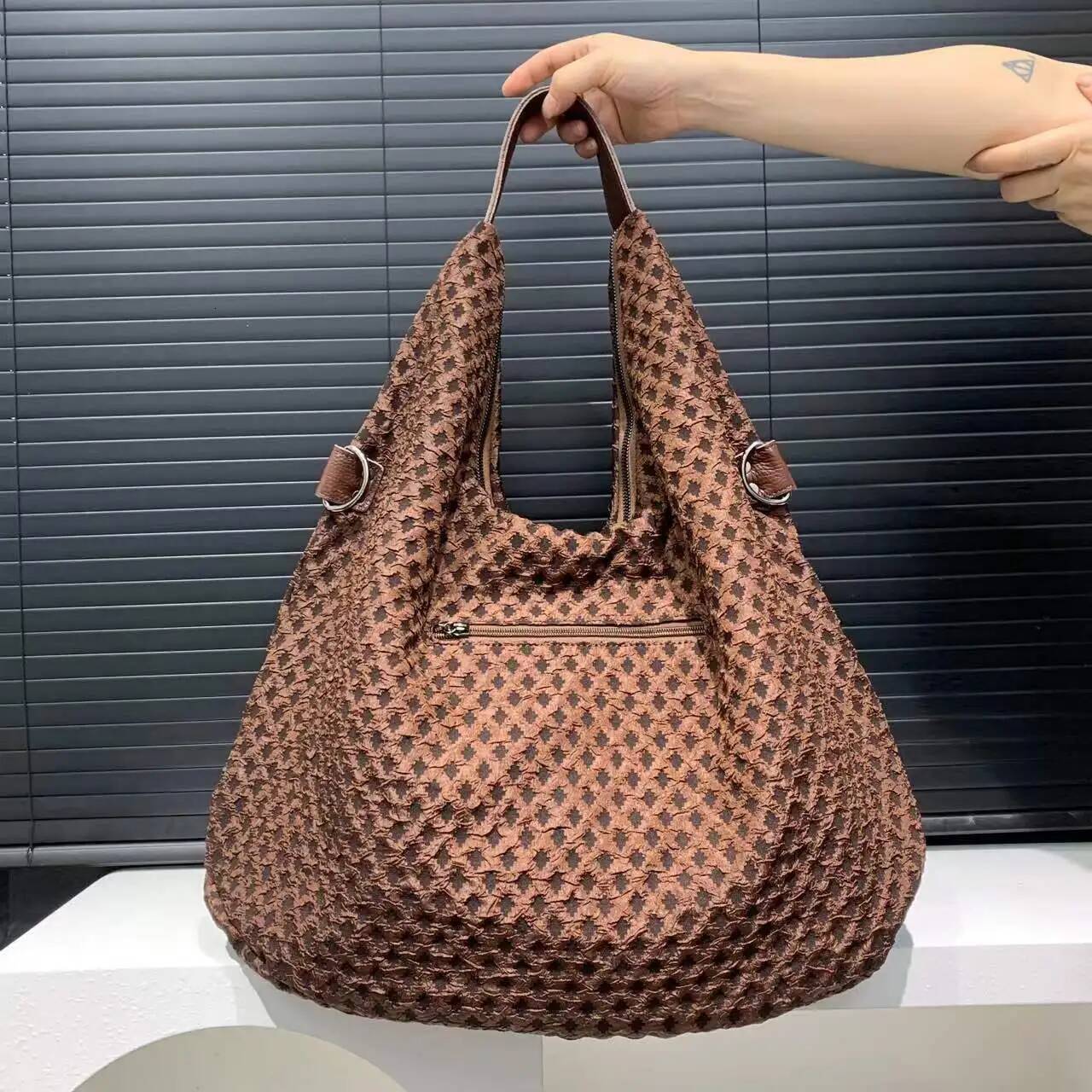 2025 Autumn New Niche Design Women s women s Shoulder Bag Casual Handbag Splicing Leather Large Capacity Commuting Women s Crossbody Bag Autumn bag Ne