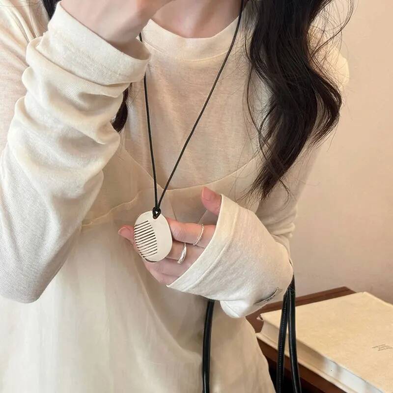 Korean Niche Leopard Print Vinegar Comb Pendant, Black Rope Necklace Women Design Sweater Chain for Girl Party Gifts Jewelry for Women