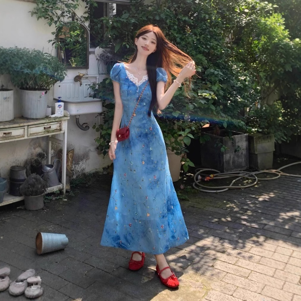 2025 Summer New Women's French Style Flower V-neck Short trend Sleeve Dress Resort Style Tightening Waist Stunning A-line Long Dress New Designer