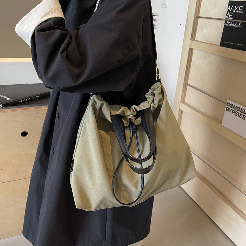 Minimalist Fashion for Women New Korean Style Simple Shoulder Trendy Crossbody Fashionable Casual Bucket Bag
