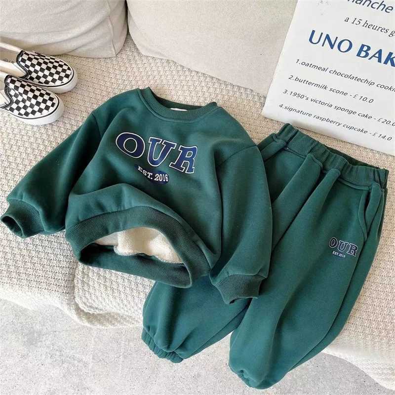 Boys Fleece Thickened Sets Winter Warm Suit Baby Girls Sweatshirts+Sweatpants 2 Pieces Kids Autumn New Outfits Children Clothes Z250811