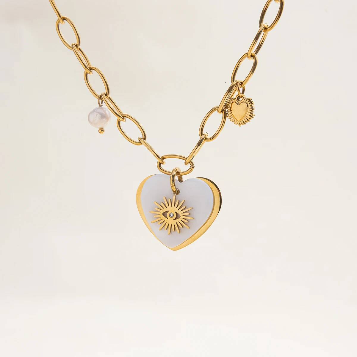 Zora Shell Heart Pendant Necklace Gold-plated Stainless Steel Freshwater Pearl Decoration Women's Fashion Jewelry for Daily