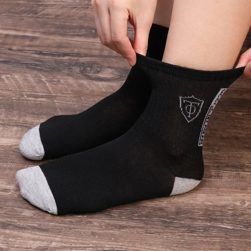 10 pairs Breathable Mens Basketball Crew Socks for Spring and Fall Sweat Absorption Deodorant Sports Stockings 250805