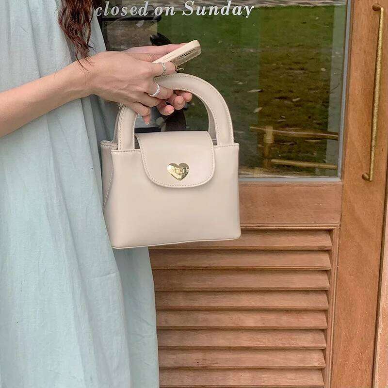 Hot Selling Niche Love Lock Handbag Ins Blogger Same Style Women's Texture Casual Fashion Single Shoulder Slant Cross Bag Designer Bags