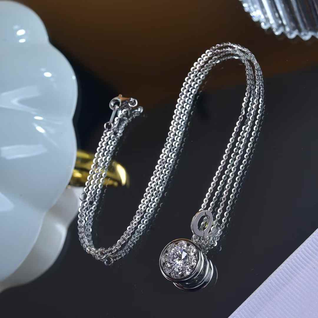 Moissanite Pendant Necklace Classic Round Sparkly Design Diamond Look Gem for Everyday Special Occasions Daily Wear Gifting