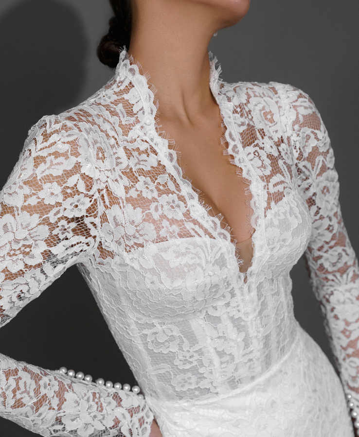 Classic V Neck Mermaid Wedding Dresses Pearls Button Long Sleeve Bride Dress Sheath Lace Sweep Train Bridal Dress Customized