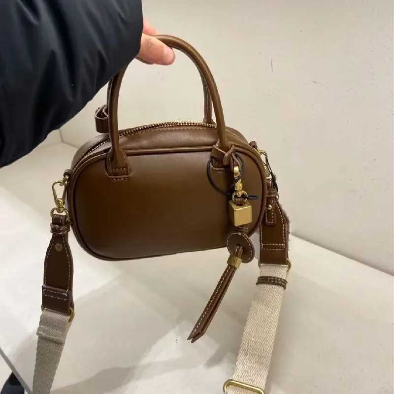 Mini Fashionable Womens Handbag Crossbody Shoulder Pillow Bag with Phone Pocket Hard PU Material Fashionable Style Z250811