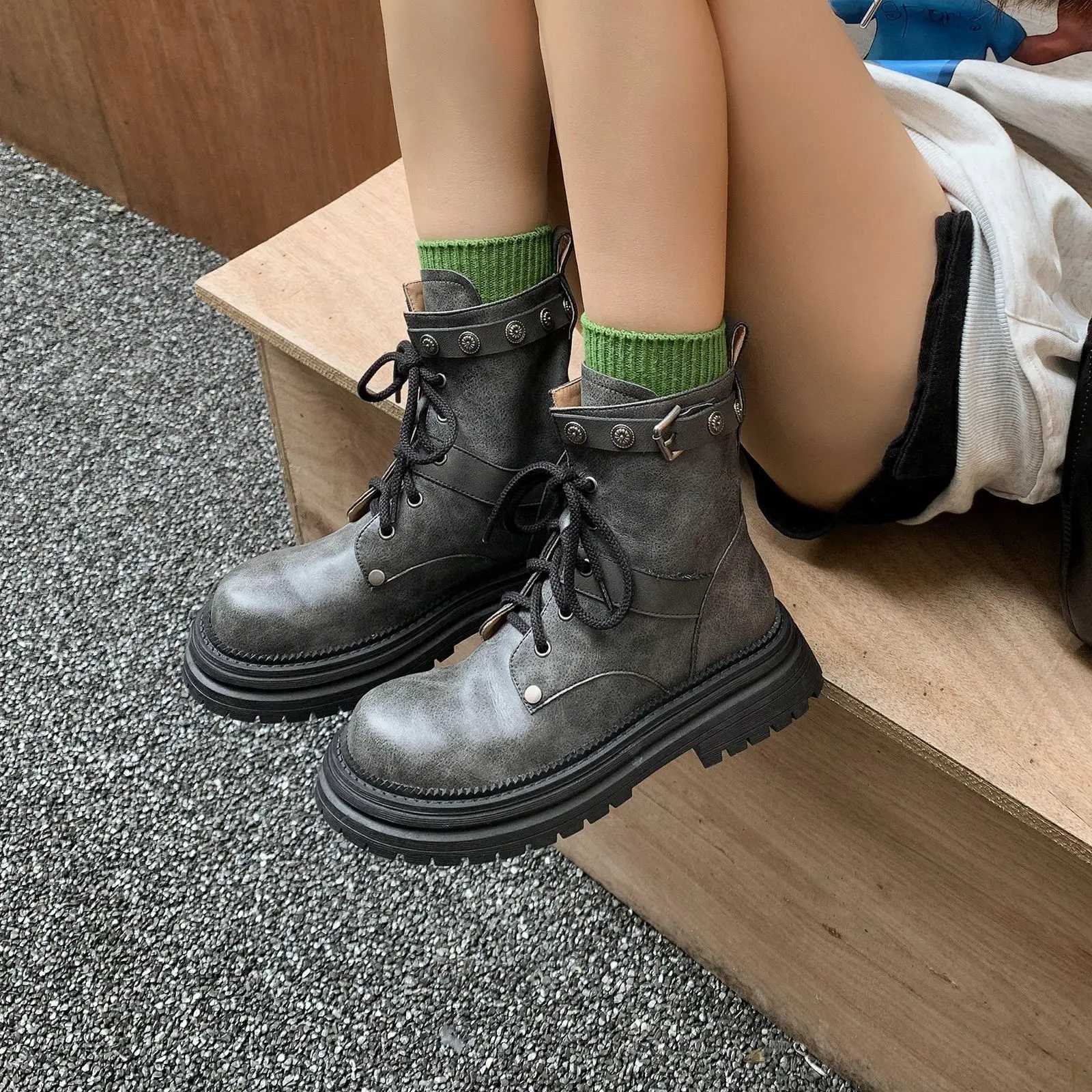 2025 Autumn Platform Cowhide Martin Boots Round Toe Lace Up Middle Heel Rivet Short Boots Large Size Womens Boots W250811
