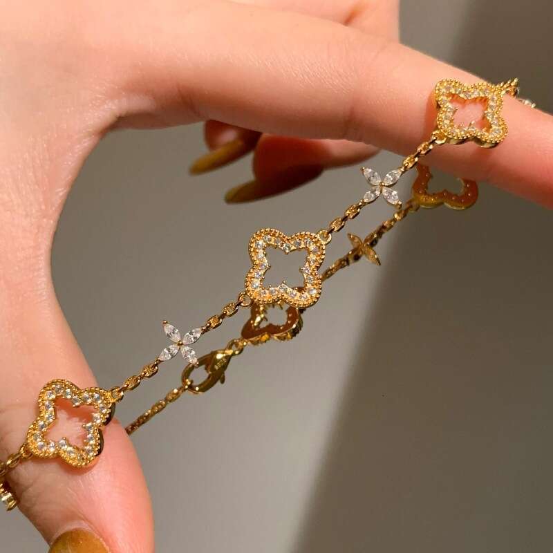Luxury jewelry designer bracelet for women retro hollowed out inlay full diamond clover bracelet shiny high-end socialite jewelry moissanite chain gol