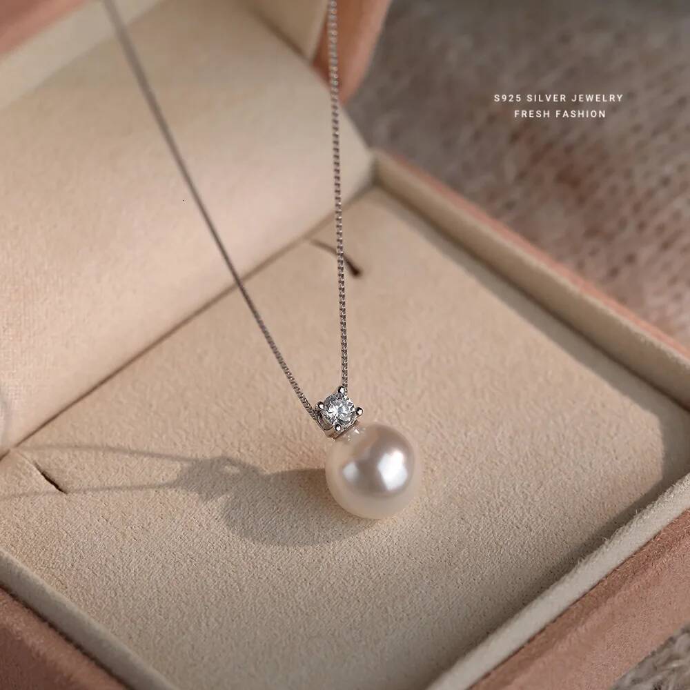 Classic Versatile High-quality Glass Pearl Pendant for Women Sterling Sier Zircon Necklace Gift