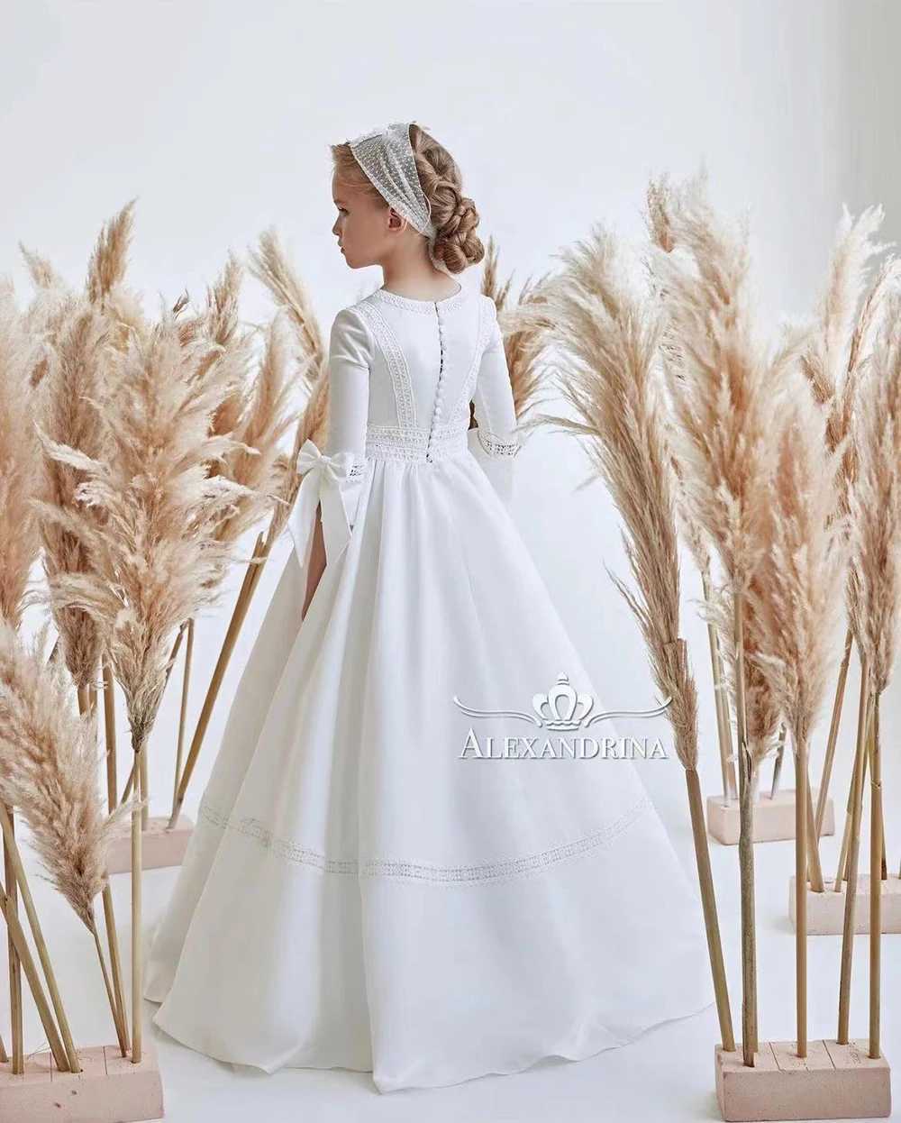 2024 White Satin Elegant Flower Girl Dress for Wedding Half Sleeve Lace with Bows Ball Gown First Communion Dresses for Girls W250811
