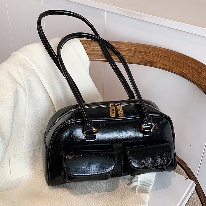 Oil Wax Leather Bowling French Underarm Women's New Fashion Large Capacity Commuter Handbag Shoulder Bag ddmymoon