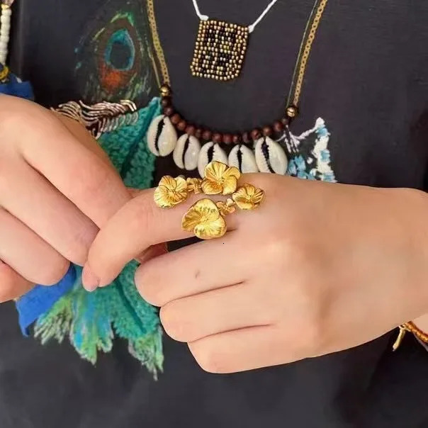 2025 Style Flowing Long Ring with Flowers - 3D Flowers - Adjustable - Personalized Ring Decoration for Women 250805