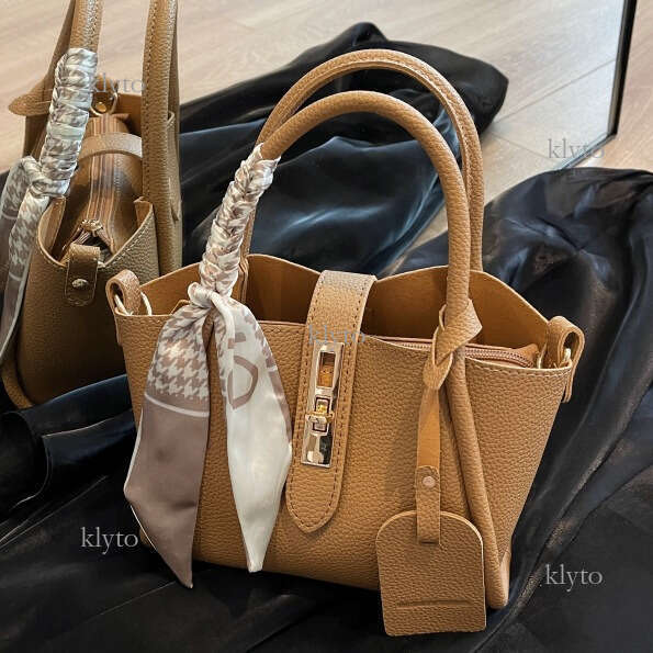 Designer Handbags for Women 2023 New Trendy Summer Basket Ladies Crossbody Handheld Bucket Bag