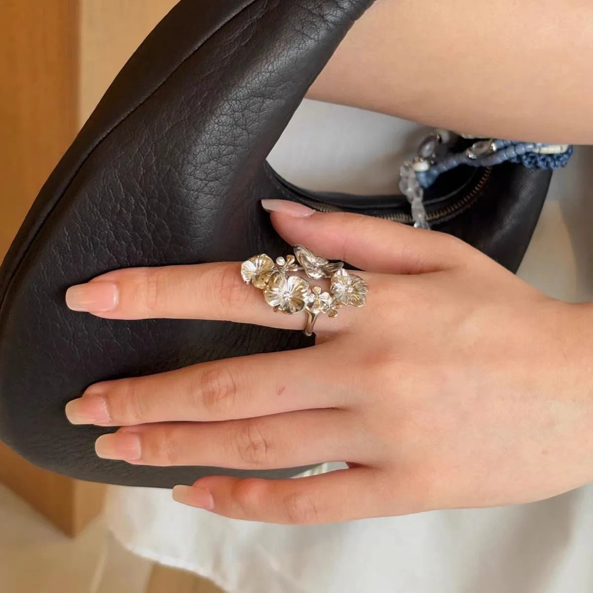 2025 Style Flowing Long Ring with Flowers - 3D Flowers - Adjustable - Personalized Ring Decoration for Women 250805