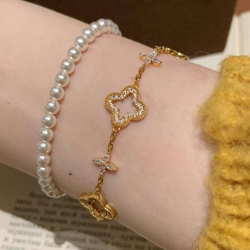 Luxury jewelry designer bracelet for women retro hollowed out inlay full diamond clover bracelet shiny high-end socialite jewelry moissanite chain gol