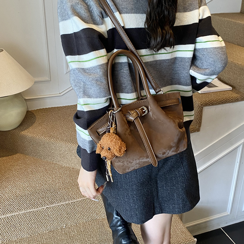 Niche Dumpling for Women 2025 New Style Personality Belt Buckle Handbag Large Capacity Commuter Shoulder Crossbody Bag ddmymoon