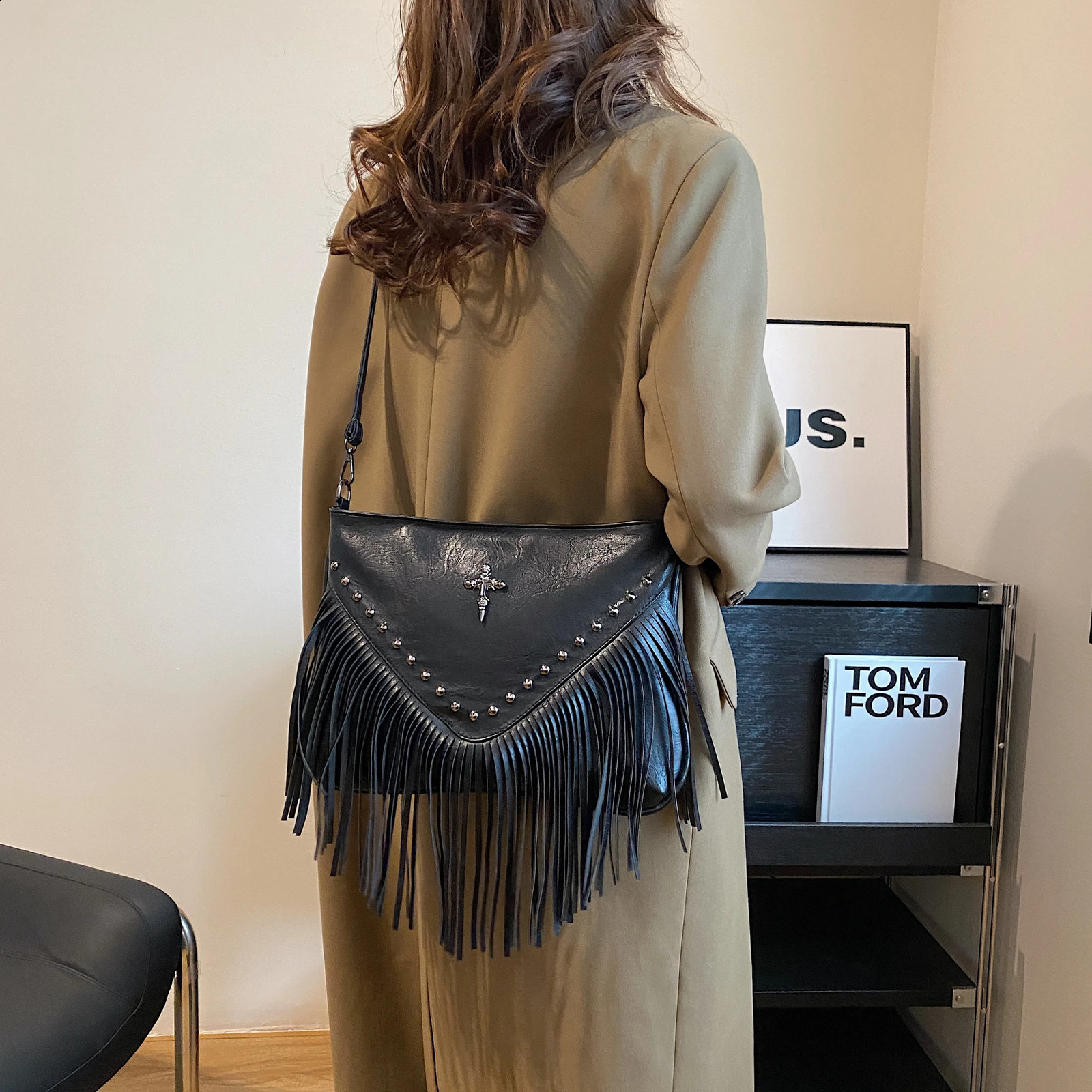 Fashion Vintage Leather Crossbody Bag Boho Style Shoulder Bag Tassel Rivet Cross Decor Square Purse Casual Messenger Bag For T 250807