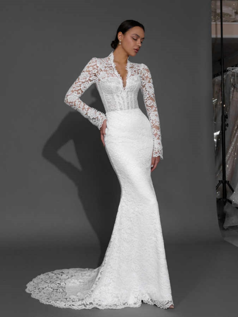 Classic V Neck Mermaid Wedding Dresses Pearls Button Long Sleeve Bride Dress Sheath Lace Sweep Train Bridal Dress Customized