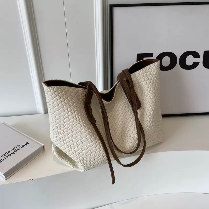 Minority designer free shipping large capacity woven bag for women's new retro versatile single shoulder armpit bag, hand-held tote bag