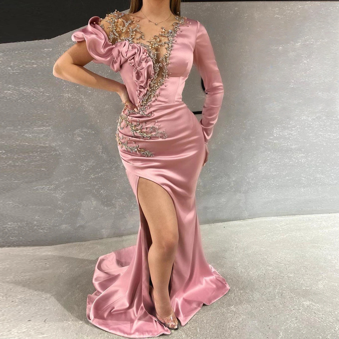 Modern Pink Crystals Beaded Prom Dresses Sheer Neck Satin Long Sleeves Mermaid Evening Gowns Side Split Arabic Formal Party Dress