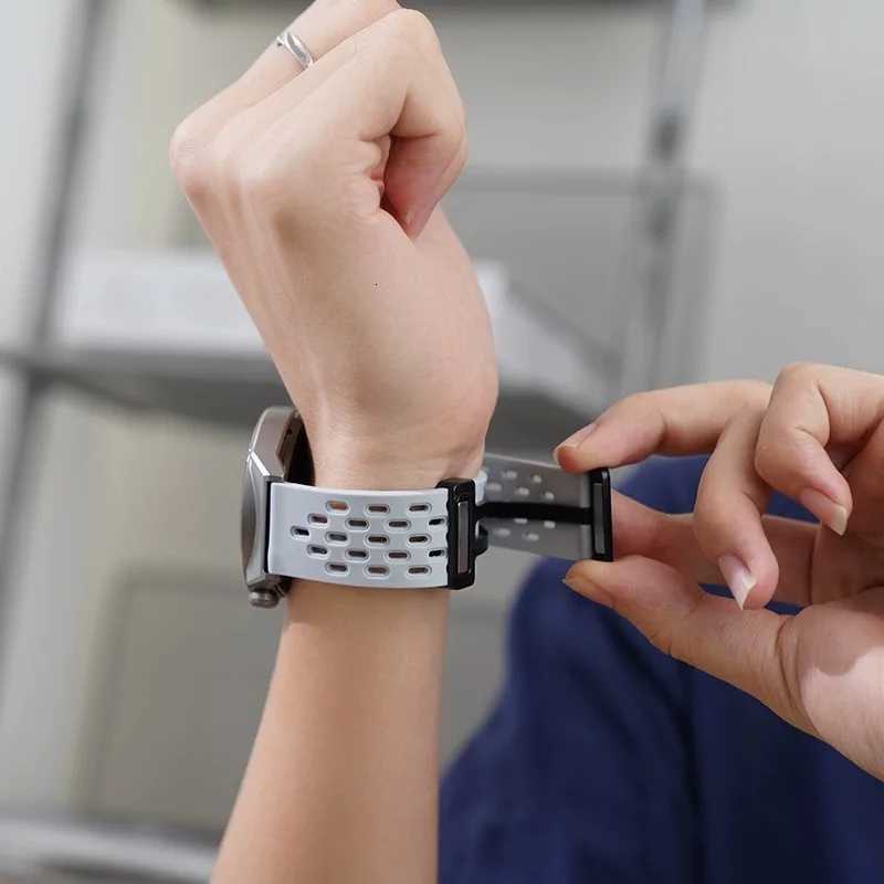 22mm 20mm Magnetic Strap for Samsung Galaxy Watch 4 5 6 7 4/6 Classic Active 2 Silicone Band for Amazfit Bip 3 Huawei GT4 GT3 2e W250811