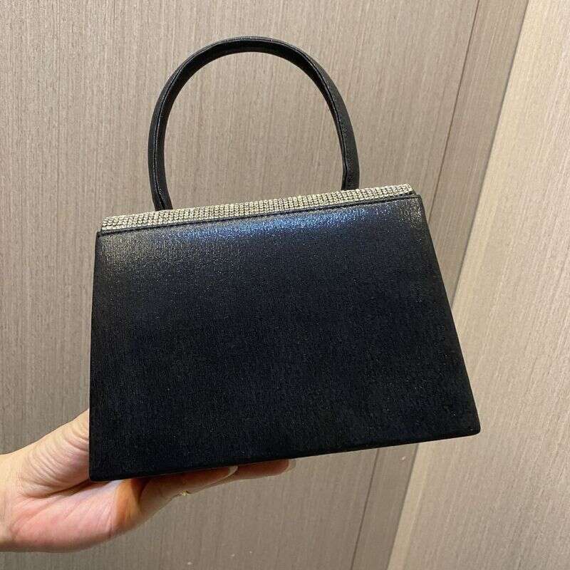 designer leisure Autumn winter new Europe and the United States ladies light senior dia hand bridesmaids wedding dress dinner crossbody bag