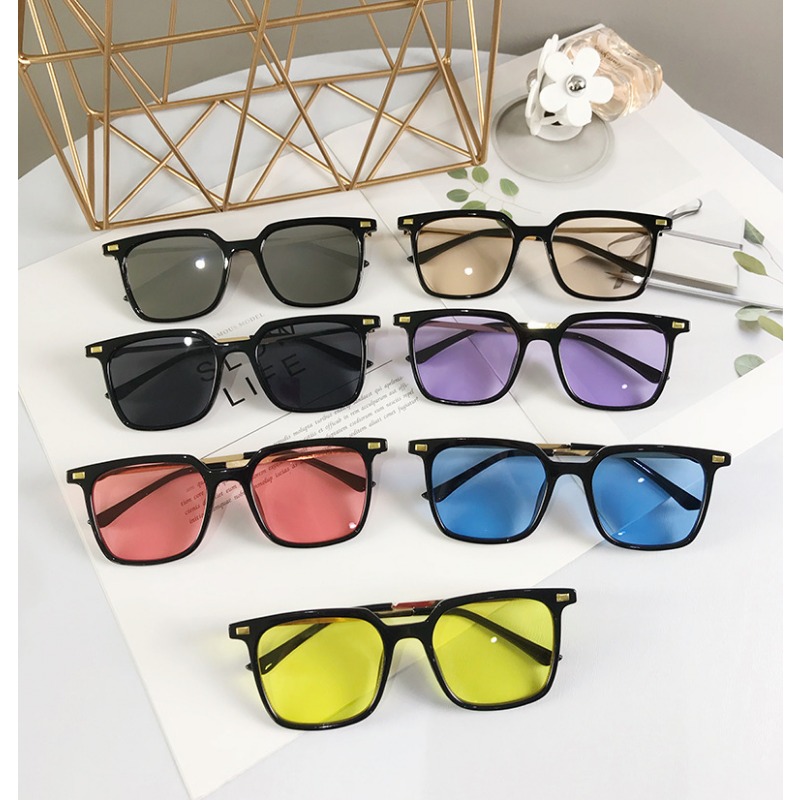 Stylish UV Protection Glasses with Unique Design Elements