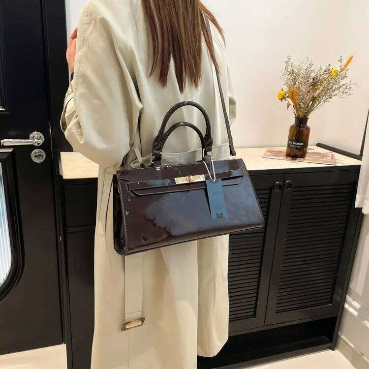 Designer Textured Messenger Purse Women S Patent Leather Shoulder Bag Versatile For Tail Parties Travel Shopping