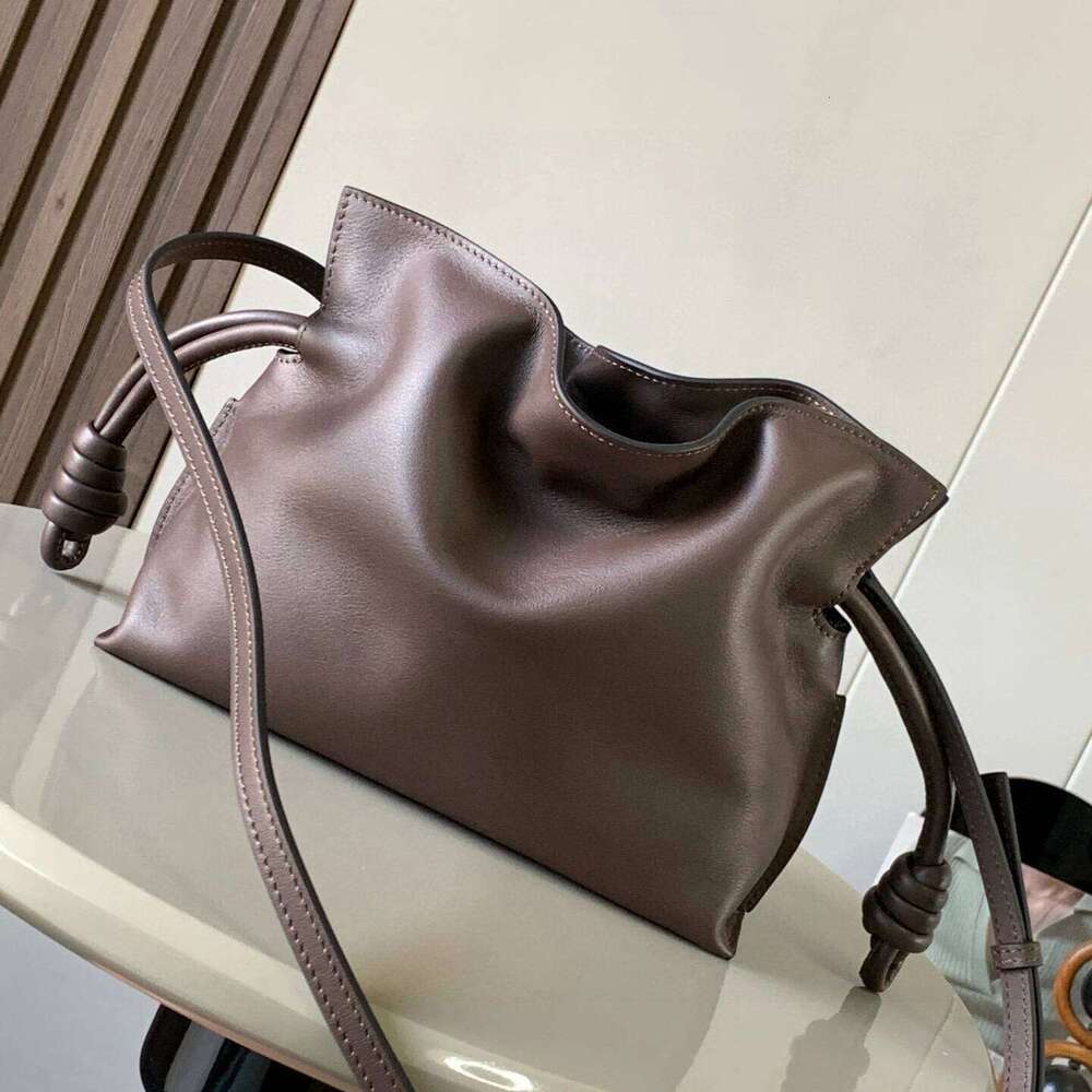 New real leather clutch fashion casual Joker slung shoulder solid color drawstring bucket advanced simple women bag