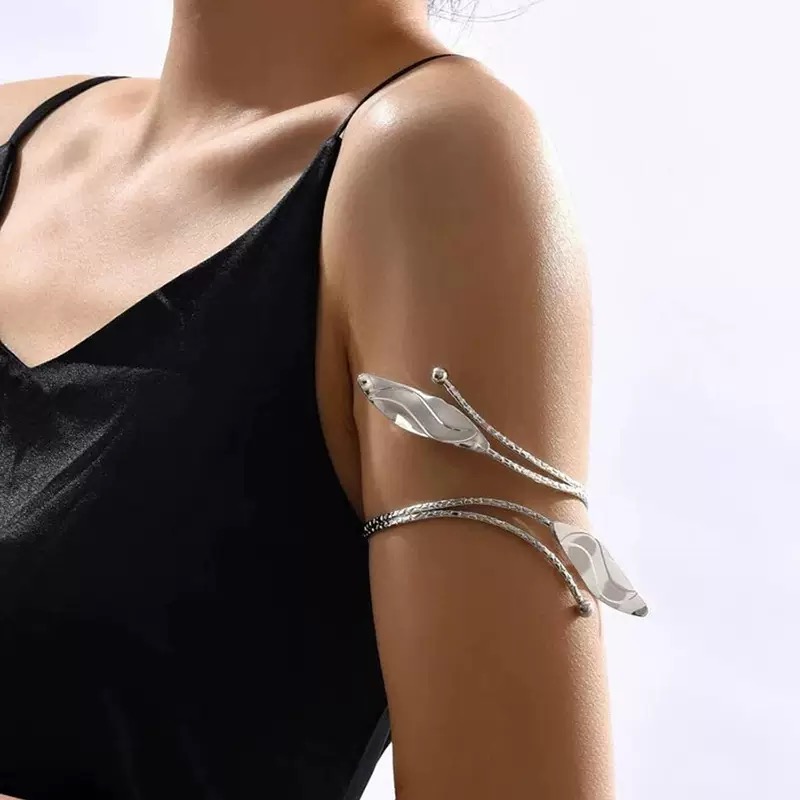 Fashionable high-quality sleeve badge with a simple leaf design, adjustable opening, and gold sleeve badge for women