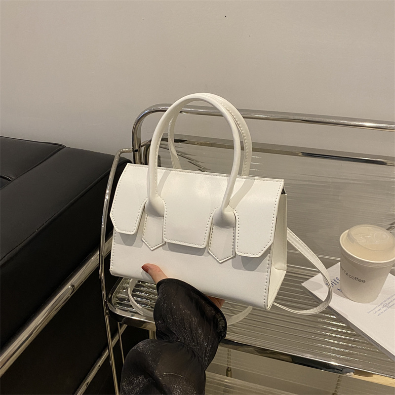 Autumn New Women s Shoulder Bag New Fashionable Handbag Small Square Bag Commuting Fashionable Women s Crossbody Bag Autumn New Simple Designer Bag